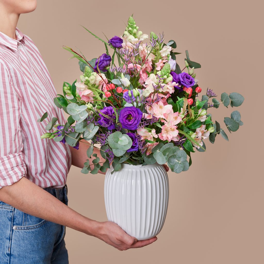 Valentinstag - bunter Strauß in Vase